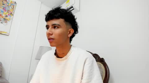 dikey_18 online show from February 8, 2025, 7:59 pm