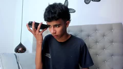 dikey_18 online show from February 11, 2025, 2:57 pm