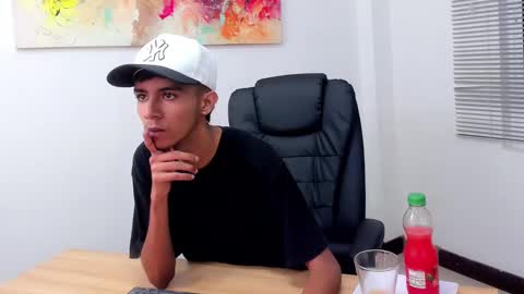 dikey_18 online show from February 28, 2025, 9:55 pm