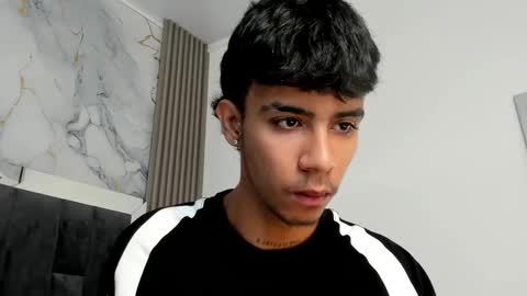 dikey_18 online show from March 8, 2025, 9:06 am