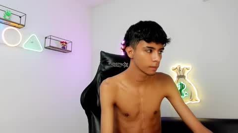 dikey_18 online show from March 11, 2025, 8:52 am