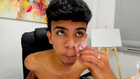 dikey_18 online show from March 11, 2025, 11:48 pm