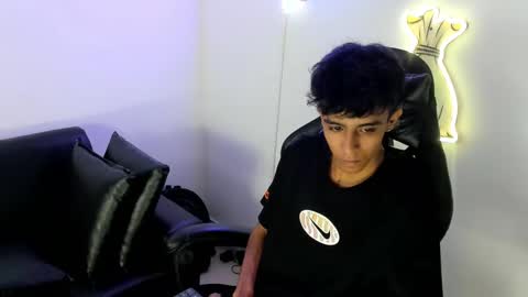 dikey_18 online show from October 2, 2025, 11:34 pm