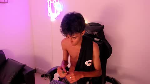 dikey_18 online show from October 3, 2025, 12:35 pm