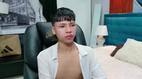  DILAN online show from December 21, 2025, 5:53 pm