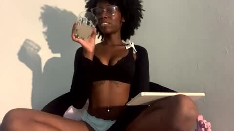 Snapshot of dimedoll33 chatting on September 15, 2025, 2:33 am black american princess online show from September 15, 2025, 2:33 am