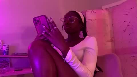 Snapshot of dimedoll33 chatting on September 30, 2025, 1:21 am black american princess online show from September 30, 2025, 1:21 am