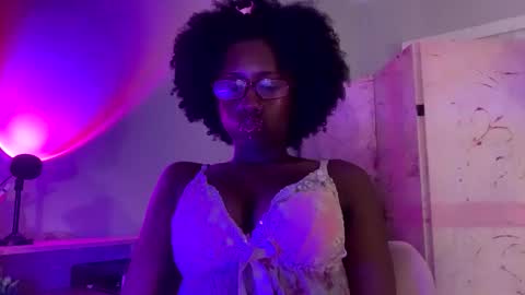 Snapshot of dimedoll33 chatting on October 30, 2025, 4:03 am black american princess online show from October 30, 2025, 4:03 am
