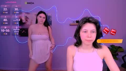 dina_bloom online show from April 9, 2026, 6:24 pm
