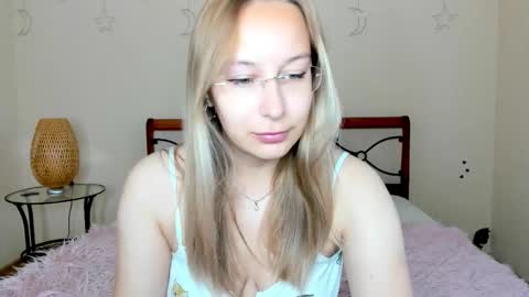 Snapshot of dina_sunshine chatting on September 14, 2025, 1:49 am Dina online show from September 14, 2025, 1:49 am