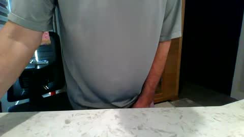 Snapshot of dinger524678 chatting on February 6, 2025, 8:34 pm dinger524678 online show from February 6, 2025, 8:34 pm