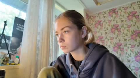 Snapshot of dinorahmroczkowski chatting on September 19, 2025, 8:05 am dinorahmroczkowski online show from September 19, 2025, 8:05 am