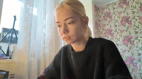 Snapshot of dinorahmroczkowski chatting on October 3, 2025, 8:11 am dinorahmroczkowski online show from October 3, 2025, 8:11 am