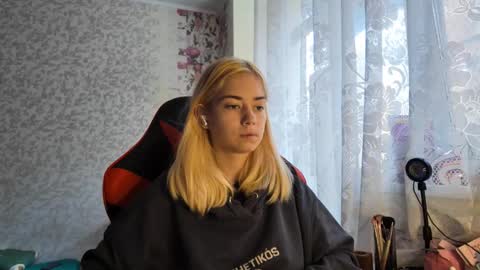 Snapshot of dinorahmroczkowski chatting on October 8, 2025, 7:28 am dinorahmroczkowski online show from October 8, 2025, 7:28 am
