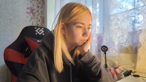 Snapshot of dinorahmroczkowski chatting on October 9, 2025, 7:17 am dinorahmroczkowski online show from October 9, 2025, 7:17 am