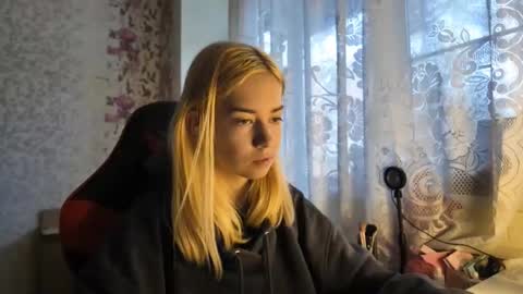 Snapshot of dinorahmroczkowski chatting on October 15, 2025, 7:30 am dinorahmroczkowski online show from October 15, 2025, 7:30 am