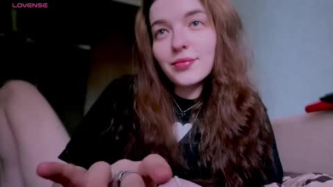 Snapshot of diora_vibe chatting on May 8, 2026, 5:57 am Diora Sam online show from May 8, 2026, 5:57 am