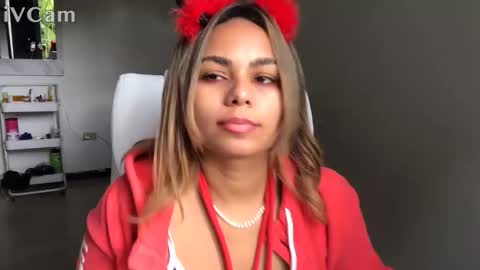 diosadeluniverso_ online show from October 31, 2025, 6:20 pm