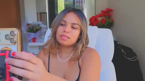 diosadeluniverso_ online show from February 3, 2026, 12:21 pm