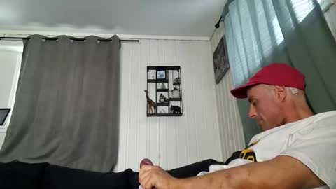 Snapshot of dirkdigglerofficial chatting on January 16, 2026, 9:24 am dirkdigglerofficial online show from January 16, 2026, 9:24 am