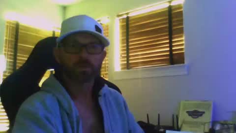 dirtrider15 online show from March 4, 2025, 9:32 pm