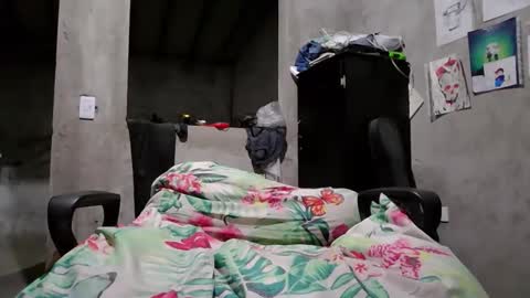 dirty model online show from April 20, 2026, 7:44 am