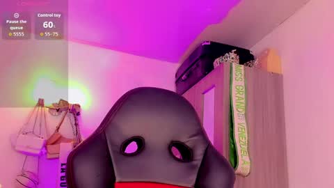 Naomy  online show from May 8, 2026, 4:07 am