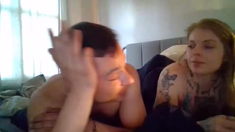 disfrutocouple online show from April 28, 2026, 5:23 am