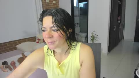 Snapshot of disneey2888 chatting on June 25, 2026, 11:59 am disneey2888 online show from June 25, 2026, 11:59 am