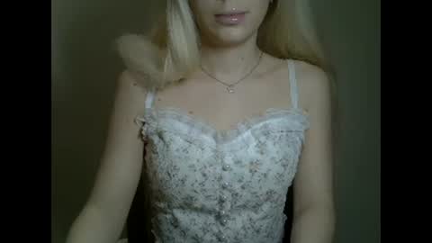 DitaMilton online show from December 23, 2024, 9:51 pm