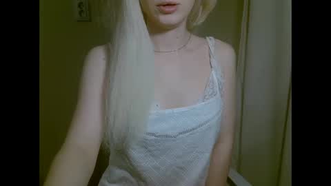 DitaMilton online show from October 2, 2025, 8:38 pm