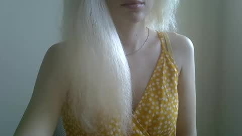 DitaMilton online show from October 3, 2025, 9:50 am