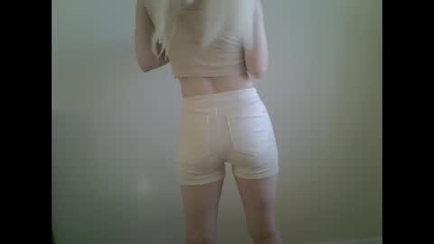 DitaMilton online show from October 11, 2025, 1:42 pm