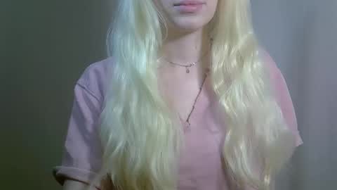 DitaMilton online show from November 30, 2025, 9:08 pm