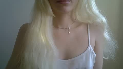 DitaMilton online show from January 12, 2026, 11:04 am