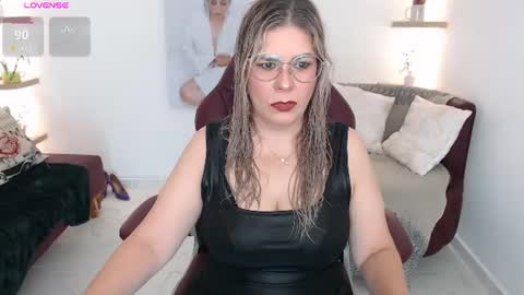 Snapshot of diva_milf chatting on June 24, 2026, 8:19 pm Diva online show from June 24, 2026, 8:19 pm