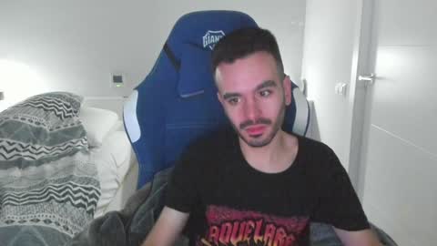 Snapshot of divan1000 chatting on January 1, 2025, 12:44 pm divan1000 online show from January 1, 2025, 12:44 pm