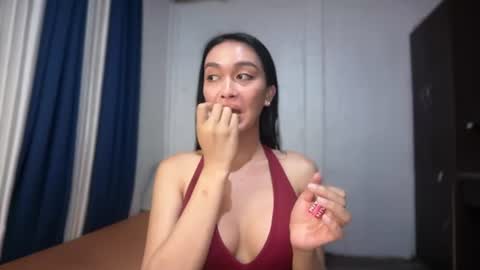 Snapshot of divina_graciaxx chatting on June 19, 2026, 10:52 am DIVINA online show from June 19, 2026, 10:52 am