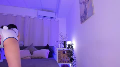 Snapshot of divine_madness chatting on May 7, 2026, 6:19 am AKITA MEW MEW Follow online show from May 7, 2026, 6:19 am
