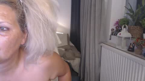 Snapshot of divineblond chatting on June 11, 2026, 12:32 am Alexxa online show from June 11, 2026, 12:32 am