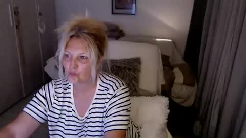 Snapshot of divineblond chatting on June 12, 2026, 7:35 pm Alexxa online show from June 12, 2026, 7:35 pm