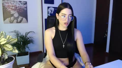 Hera online show from November 6, 2025, 11:00 am