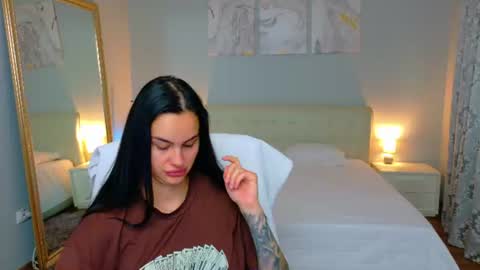 Snapshot of divineluxe chatting on July 6, 2026, 3:14 am Ivory Blue. online show from July 6, 2026, 3:14 am