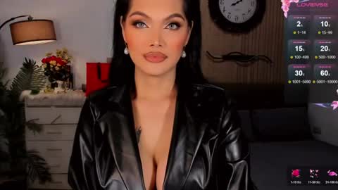 Snapshot of divinequeen chatting on June 23, 2026, 3:21 pm online show from June 23, 2026, 3:21 pm