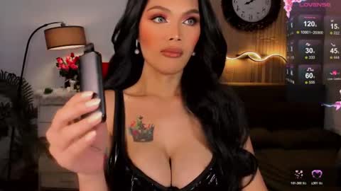 Snapshot of divinequeen chatting on July 11, 2026, 4:10 pm online show from July 11, 2026, 4:10 pm