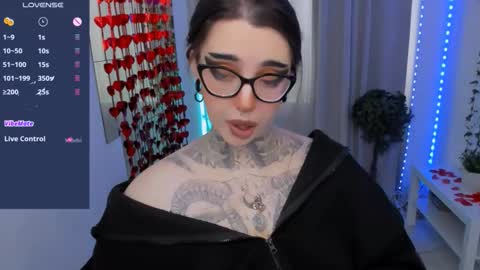 dixipixi_ online show from February 12, 2026, 6:19 am