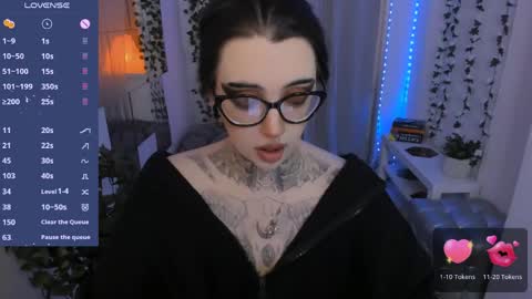 dixipixi_ online show from June 4, 2026, 6:19 am