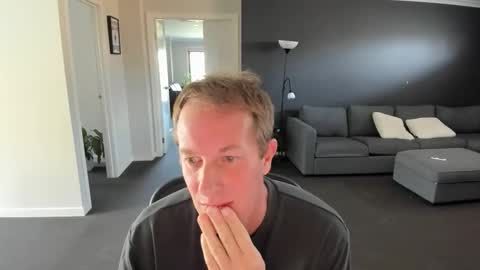 djallnightlong online show from April 8, 2026, 4:34 am