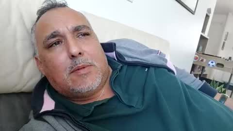 djeauzy77 online show from April 8, 2026, 9:09 am