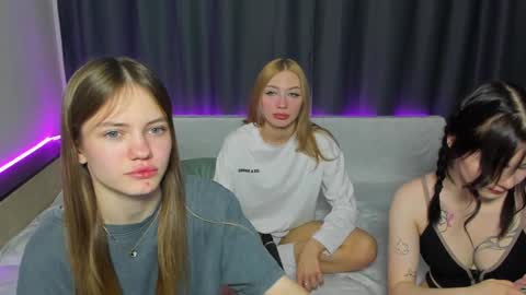 Polly and Kiriko online show from December 8, 2024, 1:47 pm